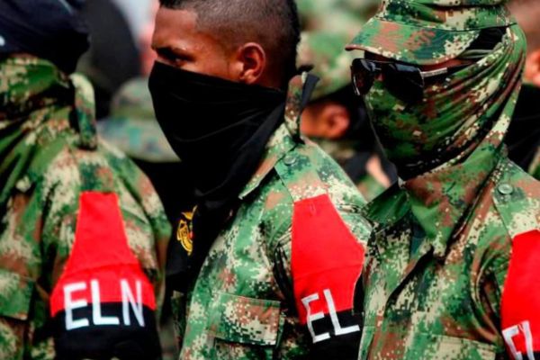 En medio de este impasse, la delegación del gobierno busca salvar las negociaciones mientras que la comandancia guerrillera envía mensajes contradictorios.