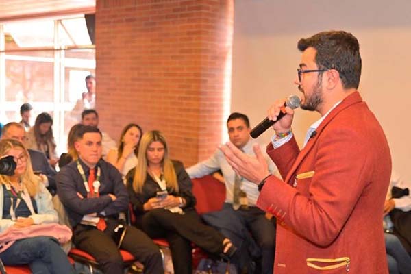 El anuncio se realizó durante un conversatorio con médicos residentes en el marco del 50° Congreso - Semana Quirúrgica Nacional en Bogotá.