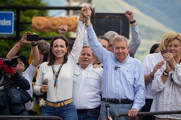 Fotografía del 30 de julio en la que se observa a la líder opositora María Corina Machado con el candidato a la presidencia Edmundo González, en una manifestación en Caracas.Fotografía del 30 de julio en la que se observa a la líder opositora María Corina Machado con el candidato a la presidencia Edmundo González, en una manifestación en Caracas.