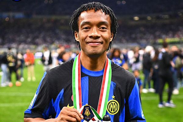 Juan Guillermo Cuadrado todavía tiene mucha tela que cortar en el fútbol del viejo continente, en esta ocasión representará los colores del Atalanta. 
