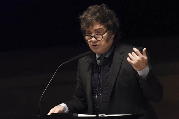 El presidente de Argentina, Javier Milei, pronuncia un discurso en la inauguración del III Encuentro Regional de Foro Madrid Río de La Plata