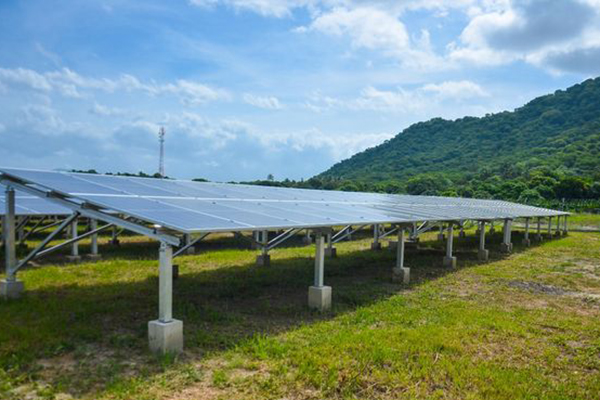 La instalación de los 480 paneles solares la hacen la planta más grande de Santa Marta.