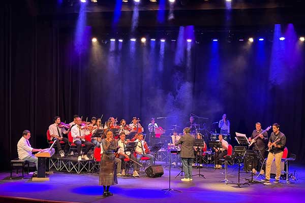 Presentación de la Orquesta Filarmónica de Cajamag en el teatro ‘Pepe Vives Campo’. 