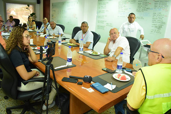 Ingeniero Domingo Chinea, presidente de la Sociedad Portuaria de Santa Marta, en diálogo con periodistas de la ciudad.