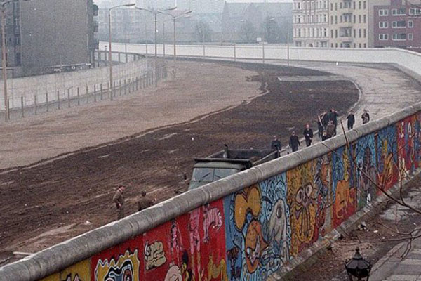 Caída del muro de Berlín significó el principio del fin de la Guerra Fría y la dictadura de la República Democrática de Alemania.