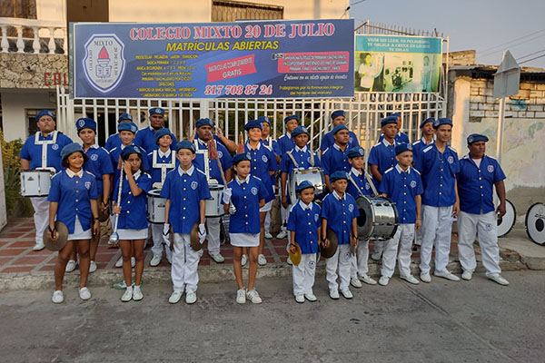 Los Alumnos con sus Inventos en La Feria De Ciencias Ricardo Bravo Castrillo. Los Alumnos con sus Inventos en La Feria De Ciencias Ricardo Bravo Castrillo.