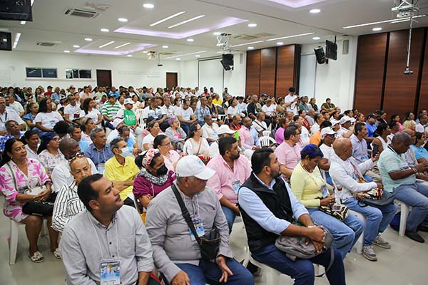En la jornada 400 líderes adquirieron nuevos conocimientos en normatividad, liderazgo, tecnología y gestión de proyectos.