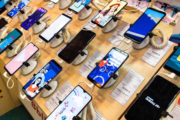 Uno de los sectores económicos más beneficiados durante el Cyber Monday son las empresas de celulares, pues aumenta la demandada de los artículos tecnológicos. La mayoría de estas ofertas a partir los portales web de las marcas. Uno de los sectores económicos más beneficiados durante el Cyber Monday son las empresas de celulares, pues aumenta la demandada de los artículos tecnológicos. La mayoría de estas ofertas a partir los portales web de las marcas.
