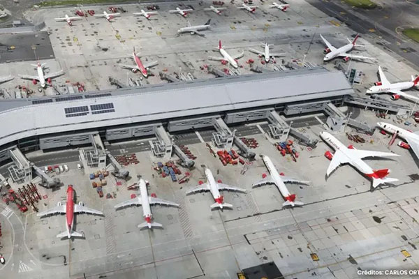 Panorámica del Aeropuerto El Dorado de Bogotá. Foto archivo EFE
