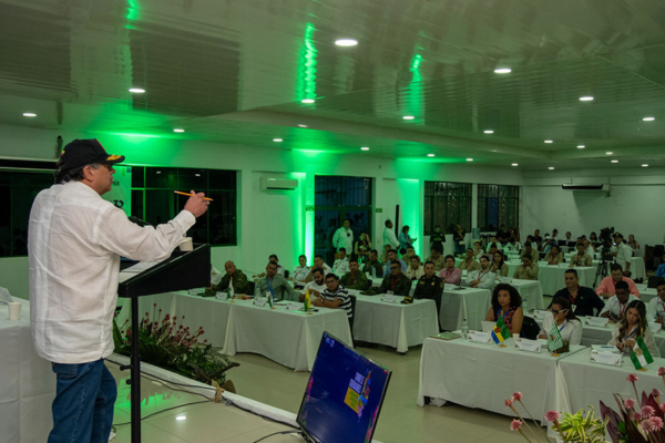 El jefe de Estado encargó a Alexander López, director de Planeación Nacional, de coordinar esa fuerza política territorial que integrarían los mandatarios regionales.