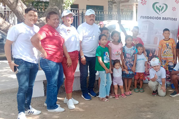 En la jornada estuvieron presentes, Miriam Cataño, integrante de la Fundación, además de Cristóbal Scott y Erika Rodríguez, presidente y secretaria de la Junta Comunal del barrio Bastidas, entre otros. . En la jornada estuvieron presentes, Miriam Cataño, integrante de la Fundación, además de Cristóbal Scott y Erika Rodríguez, presidente y secretaria de la Junta Comunal del barrio Bastidas, entre otros. .