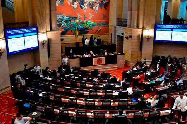 Esto anticipa un debate, ya que aún quedan 79 artículos por discutir en un escenario político que promete una fuerte confrontación sobre el futuro de la salud en Colombia.