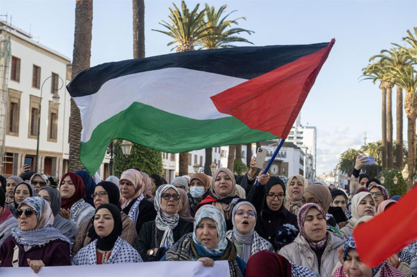 Las mujeres marroquíes celebran un acuerdo de alto el fuego entre Hamás e Israel, en Rabat, Marruecos.