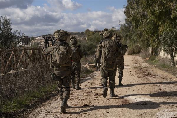 Las fuerzas israelíes aún están presentes en diversas zonas del país vecino, y continúan detonando edificios locales con frecuencia.