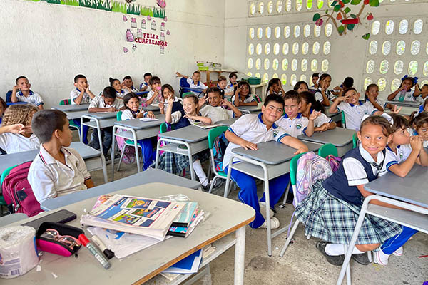 La Secretaría de Educación Distrital trabaja articuladamente con las instituciones para que pidan los útiles escolares que sean necesarios para el aprendizaje en los colegios. 