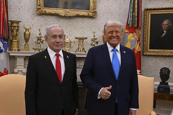 El presidente de Estados Unidos, Donald Trump junto a su homólogo israelí Benjamín Netanyahu, en el despacho Oval de la Casa Blanca.