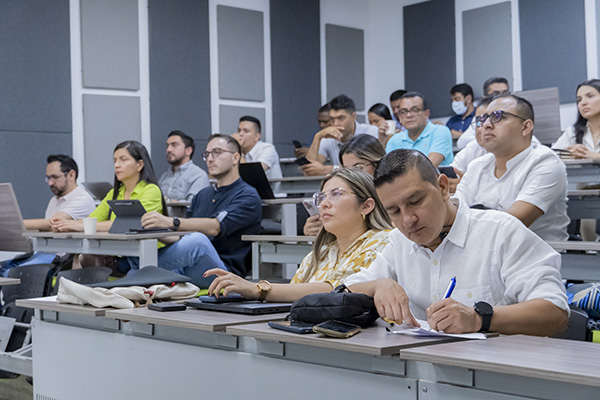 40 personeros de toda Colombia estuvieron fortaleciendo sus capacidades en conjunto con docentes de la Universidad del Valencia. 40 personeros de toda Colombia estuvieron fortaleciendo sus capacidades en conjunto con docentes de la Universidad del Valencia.