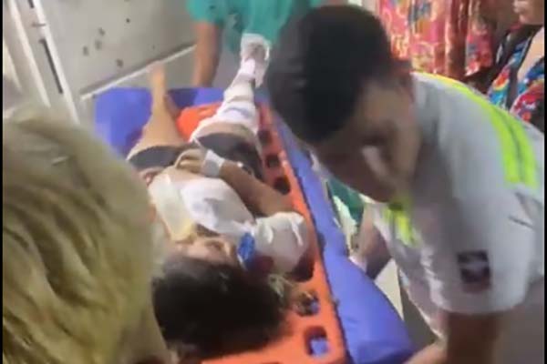 La joven, Laura Martínez, fue auxiliada y llevada hasta un centro asistencial del municipio de donde fue remitida a una clínica en Santa Marta. La joven, Laura Martínez, fue auxiliada y llevada hasta un centro asistencial del municipio de donde fue remitida a una clínica en Santa Marta.