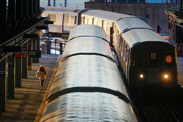 La MetroCard, introducida en 1993, dejará de venderse en estaciones de metro el 31 de diciembre. (AP foto/Wenig)