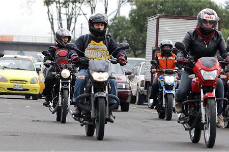 Gremio de mototaxis conduciendo en Sincelejo, Sucre. Foto referencia.