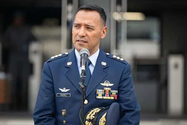 Pedro Sánchez, general en retiro y actual Ministro de defensa de la República de Colombia.; Imagen de referencia del grupo guerrillero Eln. Foto archivo.
