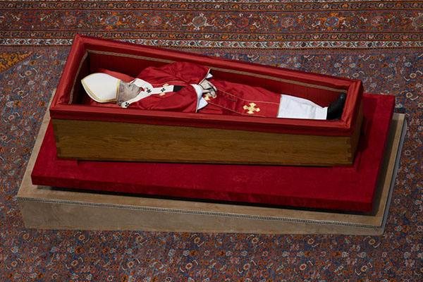 La ceremonia del traslado del féretro del papa Francisco desde la capilla de Santa Marta, comenzó a las 9:00 hora local hacia la Basílica de San Pedro. EFE/ Simone Risoluti/dicasterio Para La Comunicación Del Vaticano La ceremonia del traslado del féretro del papa Francisco desde la capilla de Santa Marta, comenzó a las 9:00 hora local hacia la Basílica de San Pedro. EFE/ Simone Risoluti/dicasterio Para La Comunicación Del Vaticano