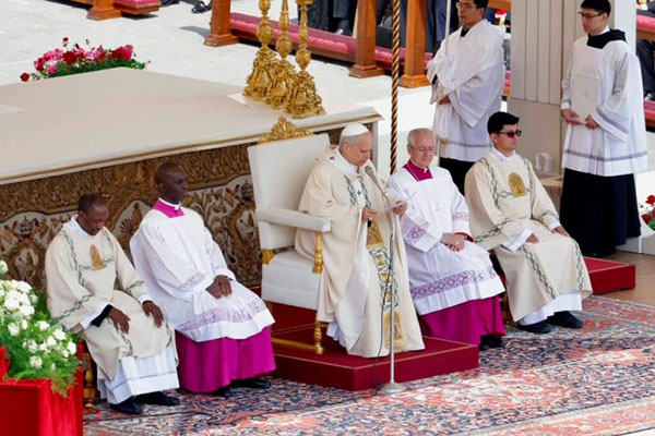 El Papa León XIV durante la Misa de inauguración de su pontificado. Crédito: Daniel Ibáñez / EWTN News.