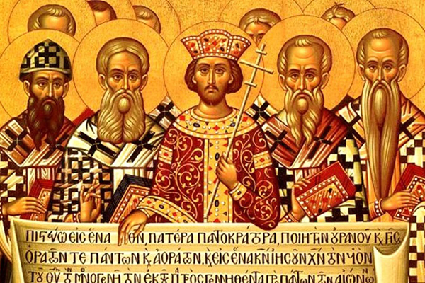En este icono se observa al emperador Constantino y a los obispos que participaron en el Concilio de Nicea, sostienendo el Credo Niceno-Constantinopolitano. | Crédito: Dominio público.