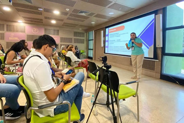Este evento se realizó en los auditorios del edificio Mar Caribe de la Universidad del Magdalena, donde se evidenció una obra audiovisual. 