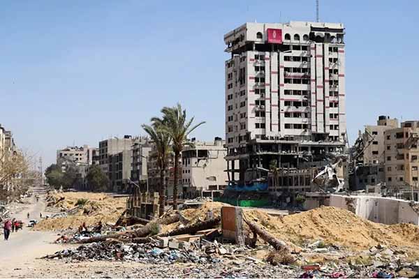 Vista de la ciudad de Gaza luego de un ataque por parte del ejército israelí. Foto archivo EFE/EPA/Mohamed Hajjar