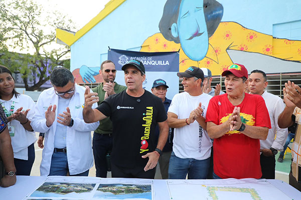 Alejandro Char, Alcalde de Barranquilla en compañía de líderes sociales del ‘Barrio Abajo’ y funcionarios de la administración distrital.