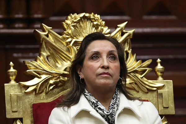 Dina Boluarte Presidenta de Perú