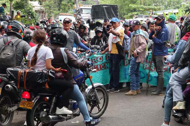 Bloqueos en las vías del país provocados por el paro arrocero que sigue denunciando incumplimientos del gobierno. 