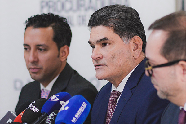 Gregorio Eljach, Procurador General de la Nación, en compañía de Lidio García y Julian López, Presidentes del Senado y la Cámara de Representantes, respectivamente. 
