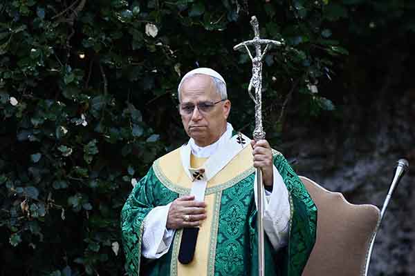 El “papado de Prevost será largo y con cambios paulatinos, que llevarán a la Iglesia Católica a un proceso de modernización en lo administrativo”, explica a EFE el historiador Mario Escobar. (EFE/EPA/Yara Nardi)