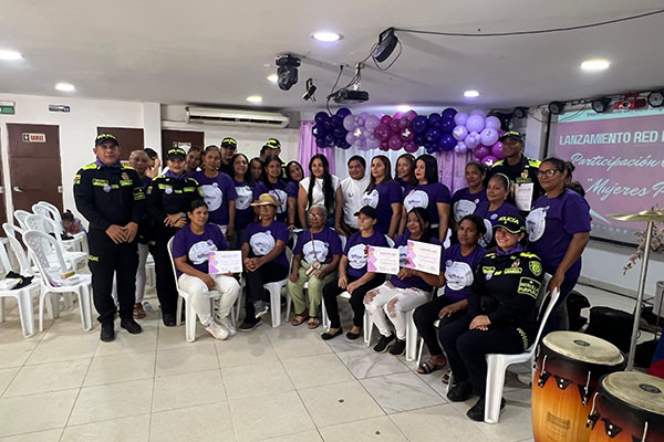 Conformación de la primera Red de Participación Cívica de ‘Mujeres Púrpura’ en Salamina, integrada por 23 mujeres. Foto Policía Nacional Conformación de la primera Red de Participación Cívica de ‘Mujeres Púrpura’ en Salamina, integrada por 23 mujeres. Foto Policía Nacional