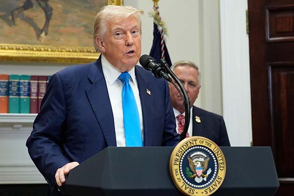 Donald Trump, Presidente de los Estados Unidos, expresando un mensaje público hacia Vladimir Puttin. Foto de EFE 
