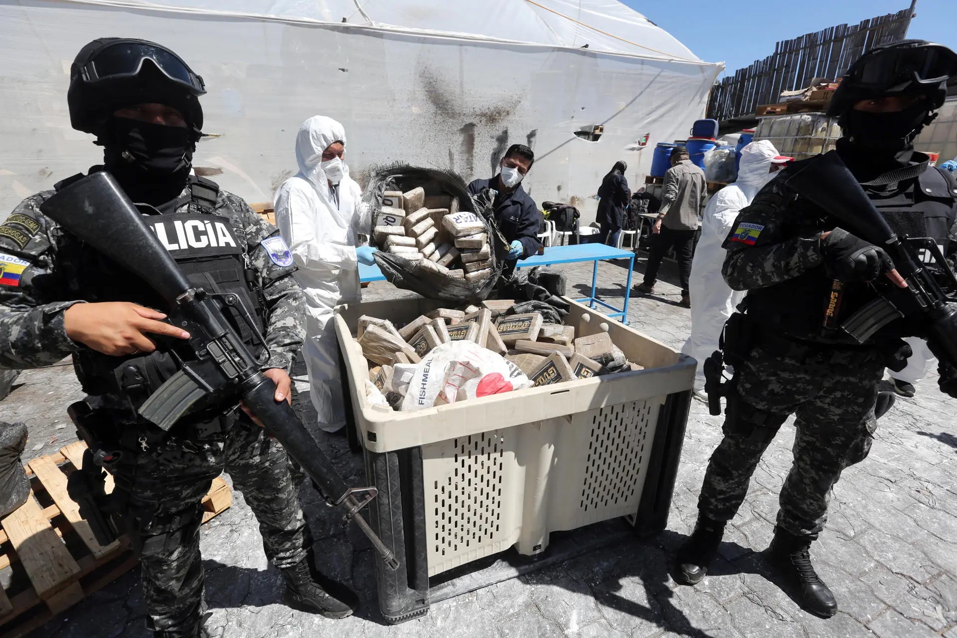 Fotografía cedida por la Presidencia de Ecuador que muestra un operativo de destrucción de droga en Ecuador. Referencia EFE/Presidencia de Ecuador