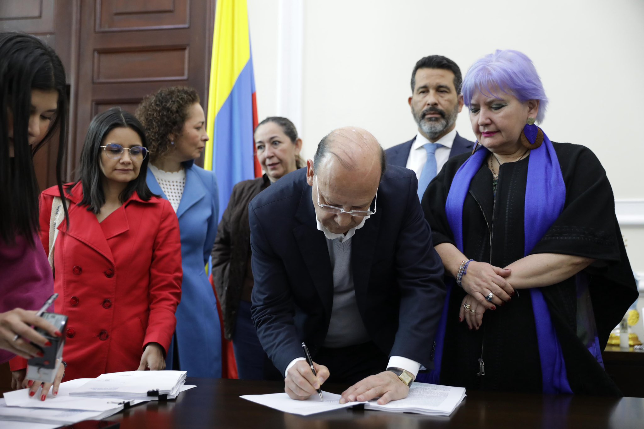 El ministro de Hacienda de Colombia, Germán Ávila, radicado la Reforma Tributaria en la Cámara de Representantes. Foto cuenta de X del Dapre. 