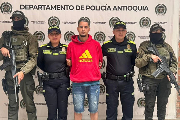 La captura de ‘El Gato’ se produjo en medio de investigaciones por su presunta participación en el asesinato de un enfermero y líder social en Remedios en 2022. Foto Policía Nacional 