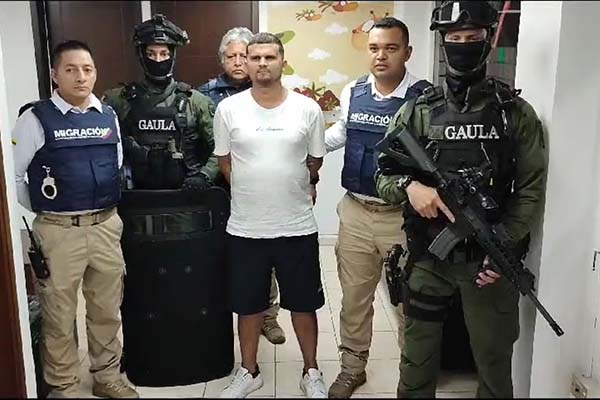 Alias Satanás durante la deportación a Colombia. | Foto: Migración Colombia.