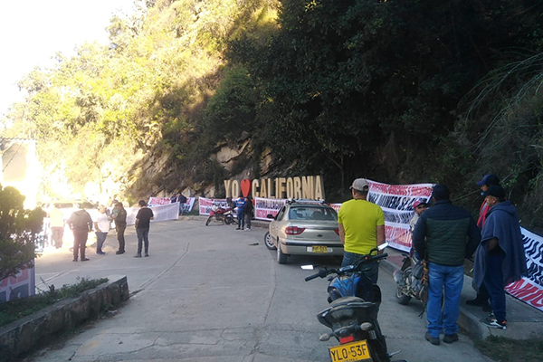 Bloqueos en la vía al Páramo de Santurbán a la altura del municipio de California. Foto tomada de @ComiteSanturban en X