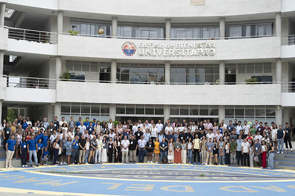 Investigadores, docentes y estudiantes, participantes en el simposio internacional de química de Unimagdalena. Foto Unimagdalena 