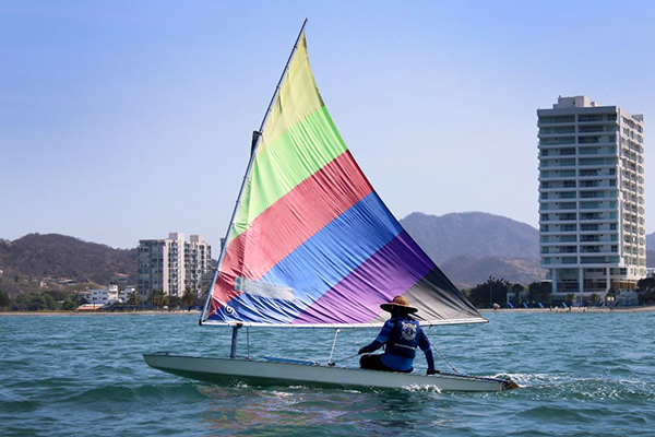 El turismo náutico gana fuerza en la ciudad con actividades que promueven el deporte y el contacto con el mar. Foto: @Paddlesantamarta