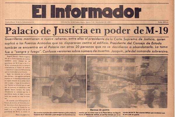  Esta fue la portada de EL INFORMADOR del 7 de noviembre de 1985, con la que el diario informó al Magdalena sobre la grave crisis de orden público que sacudía a Bogotá durante la toma del Palacio de Justicia. Foto Archivo EL INFORMADOR.  