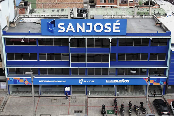 Edificio de la Universidad San José, en Bogotá. Foto Universidad San José