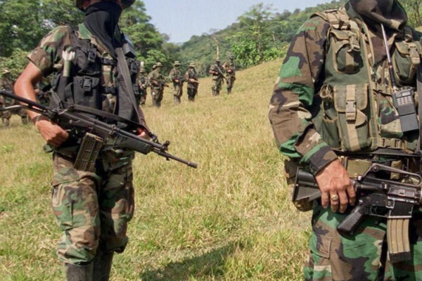 Fueron capturados en una zona rural del departamento del Valle del Cauca, fueron llevados a la Fiscalía. Foto referencia EL INFORNADOR