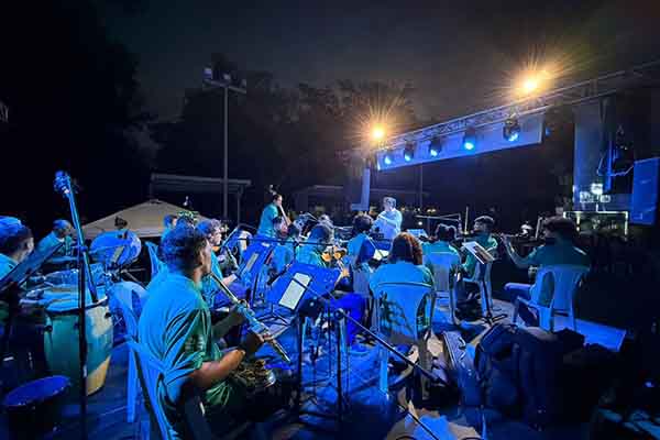 Junto a la Filarmónica, la comunidad vivió una noche que quedará en la memoria colectiva. Foto Cajamag 