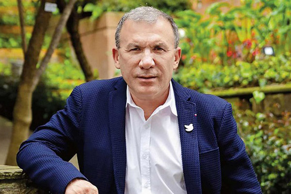 Iván Cepeda, Roy Barreras y Camilo Romero integrarán la consulta ‘Pacto Amplio’Iván Cepeda, Roy Barreras y Camilo Romero integrarán la consulta ‘Pacto Amplio’