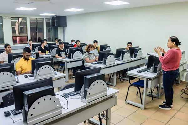 Los nuevos programas de Ingeniería en Ciencia de Datos, Ingeniería Energética y la Especialización en Machine Learning Aplicado hacen parte de la estrategia ALUNA I.A, que consolida a Unimagdalena como referente en ciencia, tecnología e innovación en el Caribe colombiano. Foto Unimagdalena 